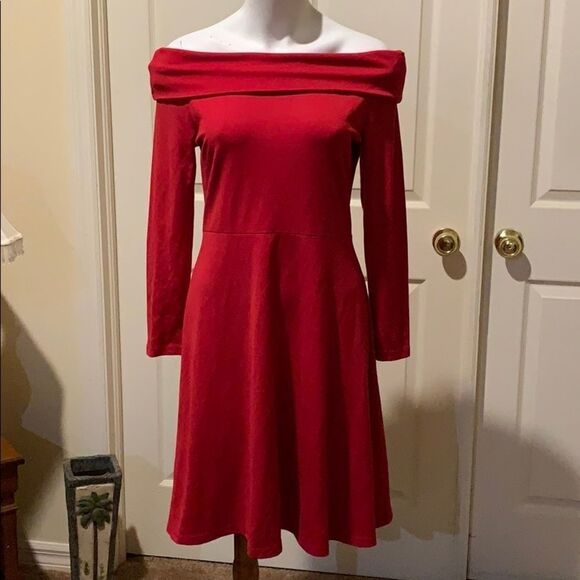 Suzanne Betro fit to flare red off shoulder dress. - Picture 3 of 12
